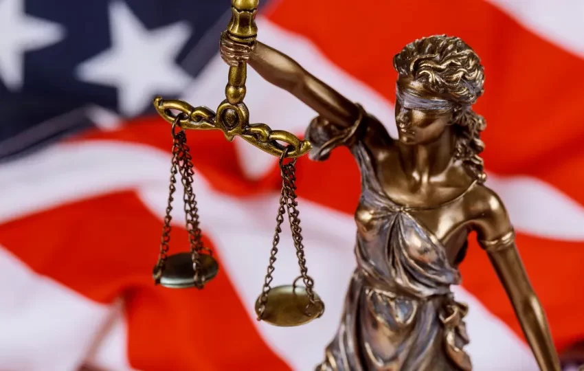  Adolescente condenado a perpétua por matar cinco pessoas nos EUA