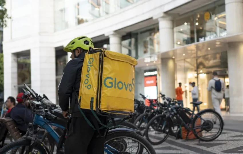  Justiça italiana investiga subsidiária da Glovo por explorar estafetas