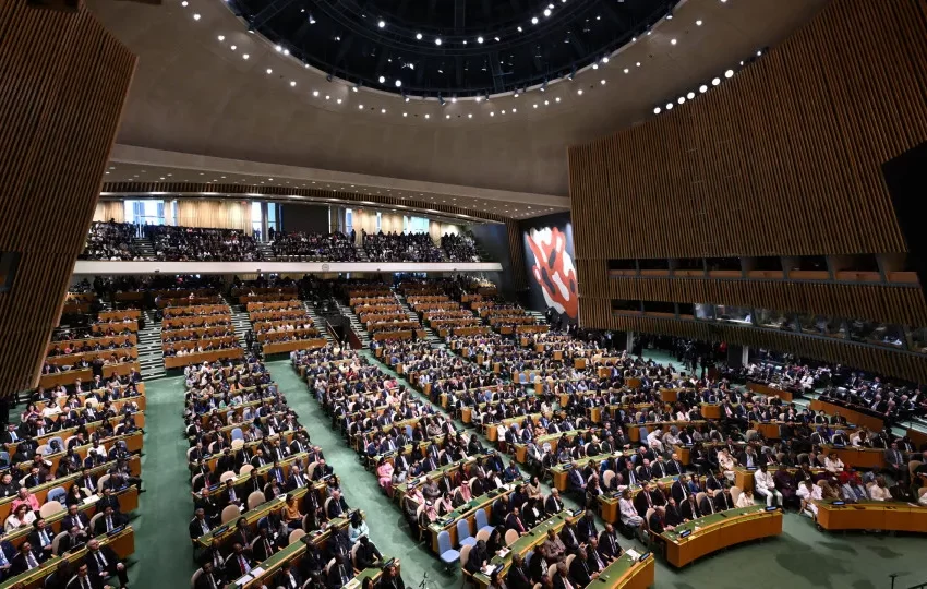  Assembleia-Geral da ONU pede paz justa na Ucrânia. EUA abstiveram-se