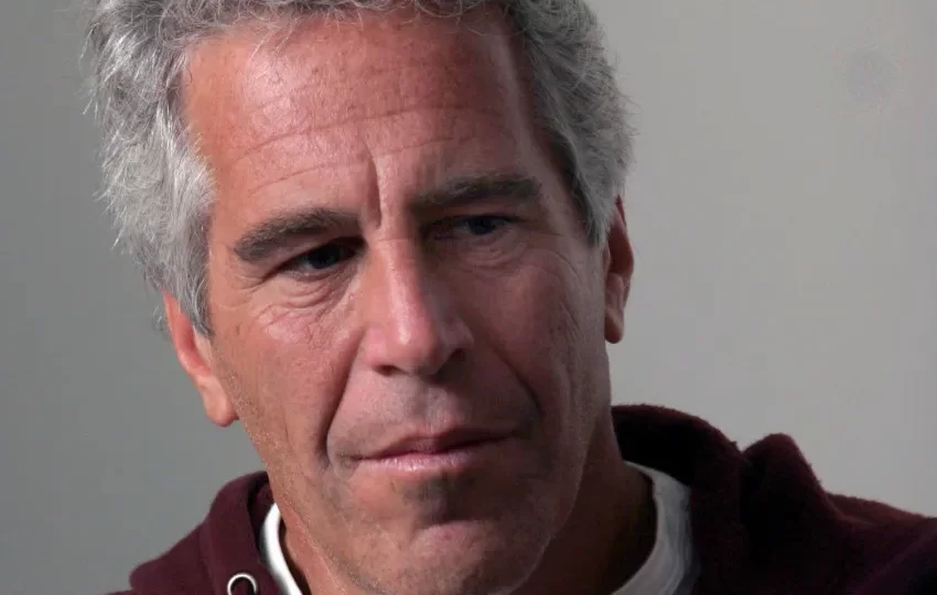  Milionário Les Wexner diz ter sido “enganado” por Jeffrey Epstein