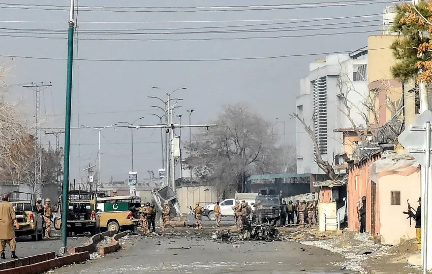 Paquistão diz ter atacado esconderijos de insurgentes na fronteira
