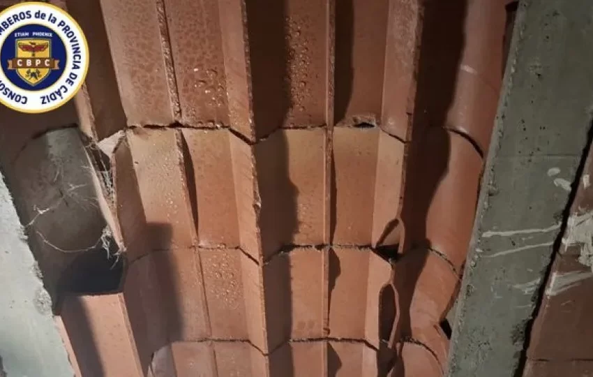  Duas crianças atingidas por telhado enquanto dormiam em Cádiz