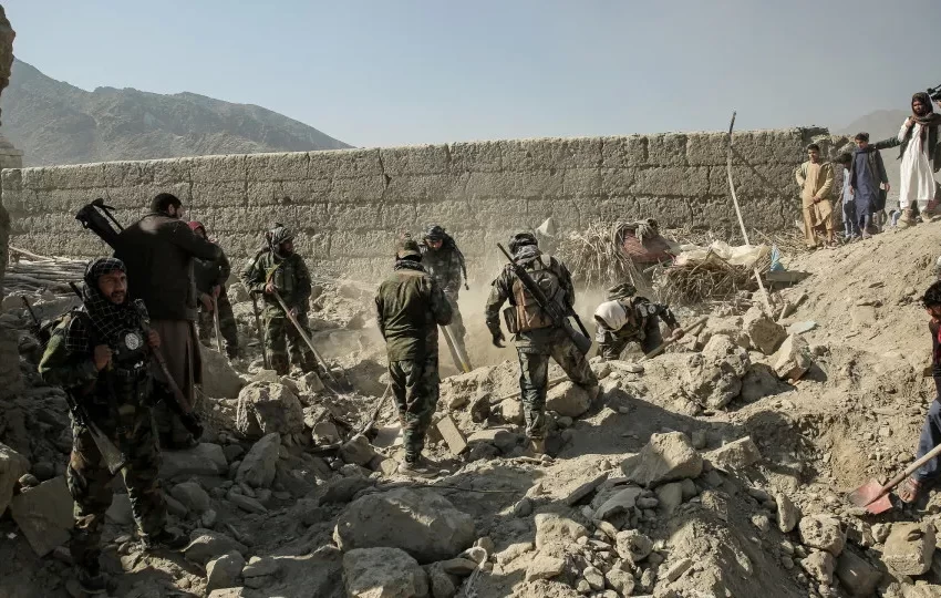  Afeganistão anuncia “ataques massivos” contra o Paquistão