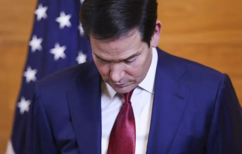  Membros da equipa de Marco Rubio reunem-se com neto de Raul Castro