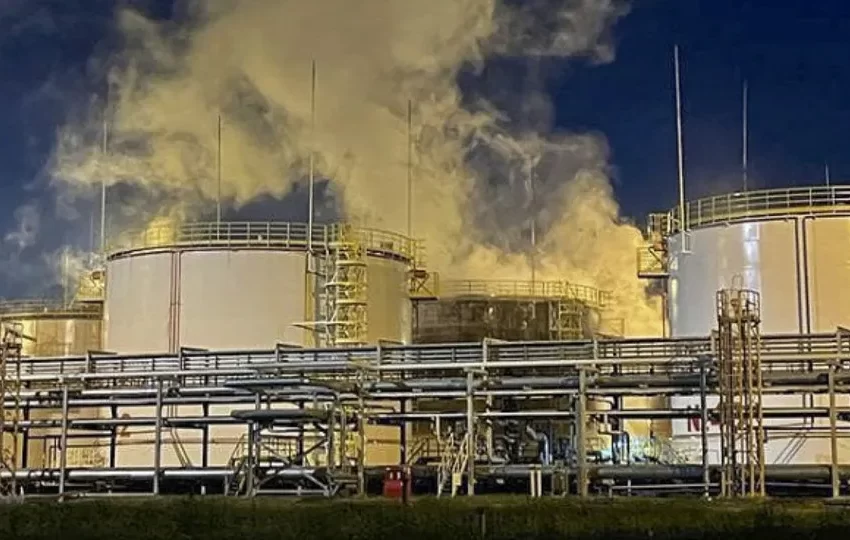  Drones ucranianos voltam a atacar uma das maiores refinarias da Rússia