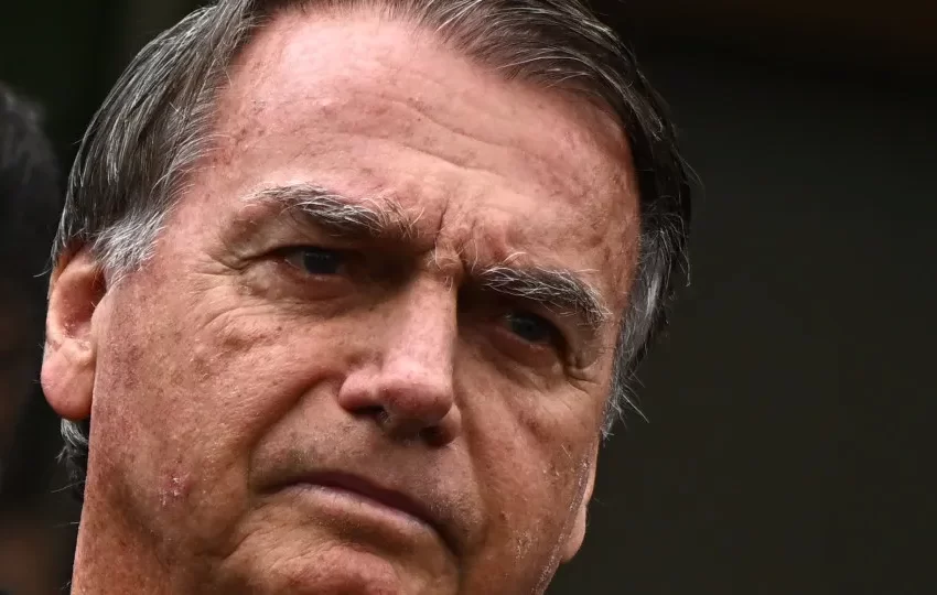  Jair Bolsonaro pede ao Supremo para receber assessor de Trump na prisão  