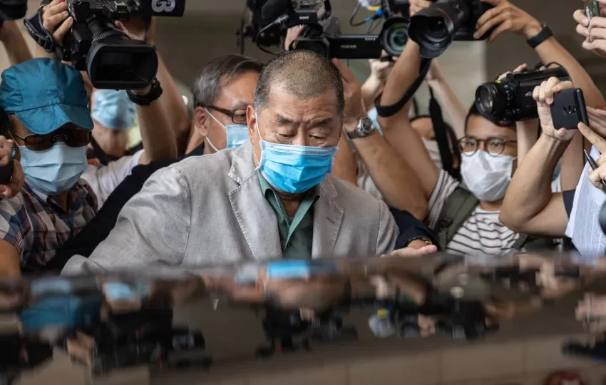  Ex-magnata Jimmy Lai não recorre de condenação a 20 anos de prisão