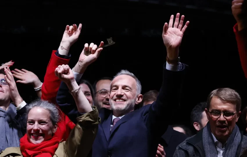  Grégoire vence eleições autárquicas em Paris, que continua socialista