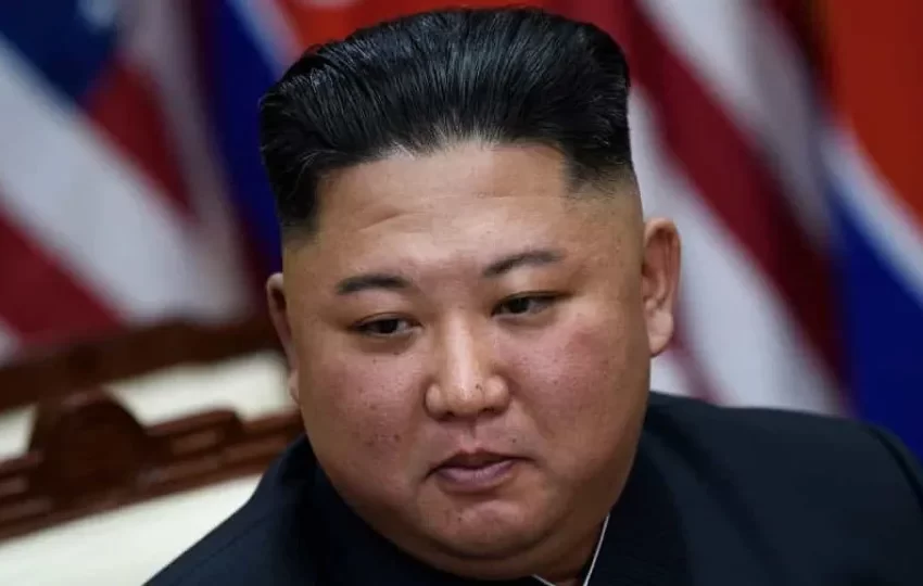  Coreia do Norte realiza exercício com sistema de lançamento múltiplo de foguetes