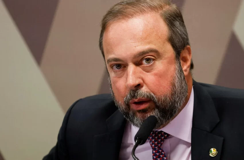  Silveira defende manter preço da gasolina e ameaça acionar PF contra ‘especulação criminosa’