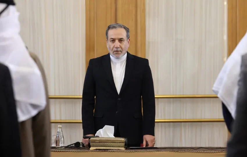  MNE iraniano acusa EUA de bombardear intencionalmente uma escola