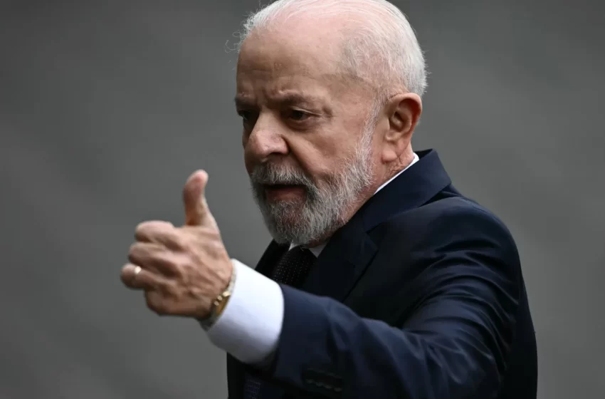  Lula visita fábrica que fornece 19 milhões de produtos ao SUS