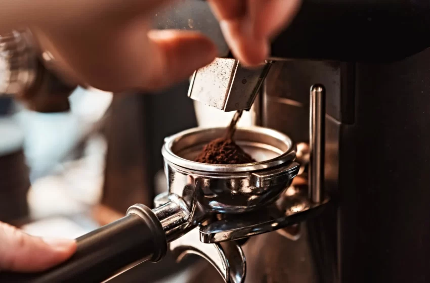  Preço do café cai, mas ainda remunera produtor, e mercado vive incertezas com juros e guerra