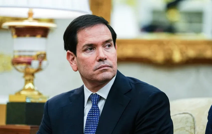  Rubio critica Espanha por não permitir uso do espaço aéreo