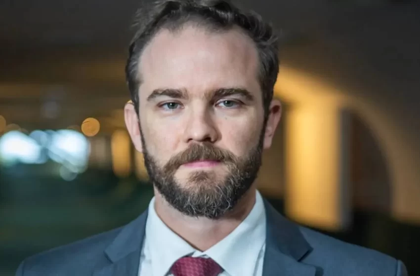  Lula confirma Durigan na Fazenda, após saída de Haddad