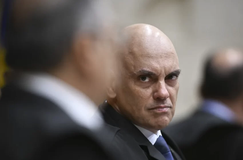  Moraes e Dino votam no plenário virtual do STF para manter Bolsonaro na Papudinha