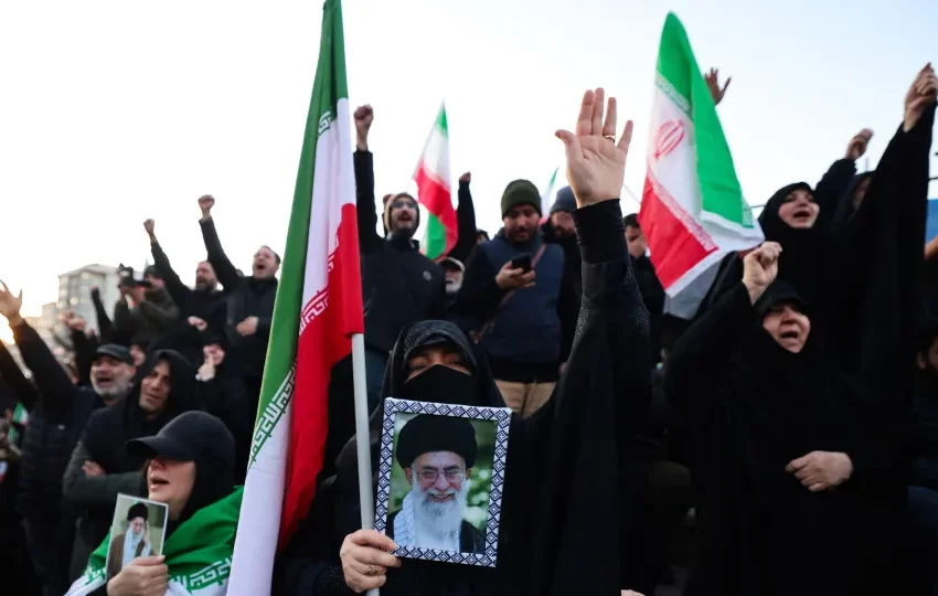  Presidente, líder do judiciário e jurista assumem o poder no Irão