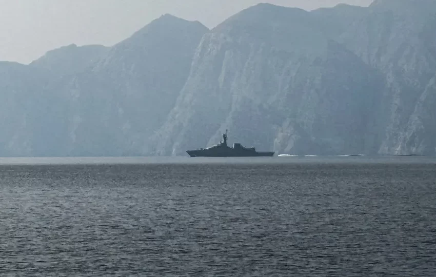  Teerão seleciona navios aliados que podem atravessar Estreito de Ormuz