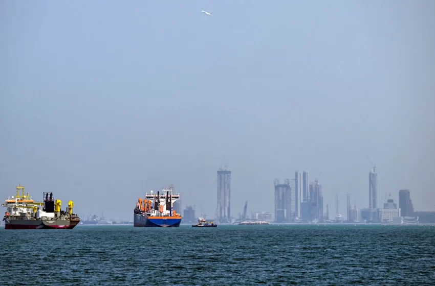  Estreito de Hormuz está aberto para todos, menos para aliados dos EUA, diz chanceler iraniano