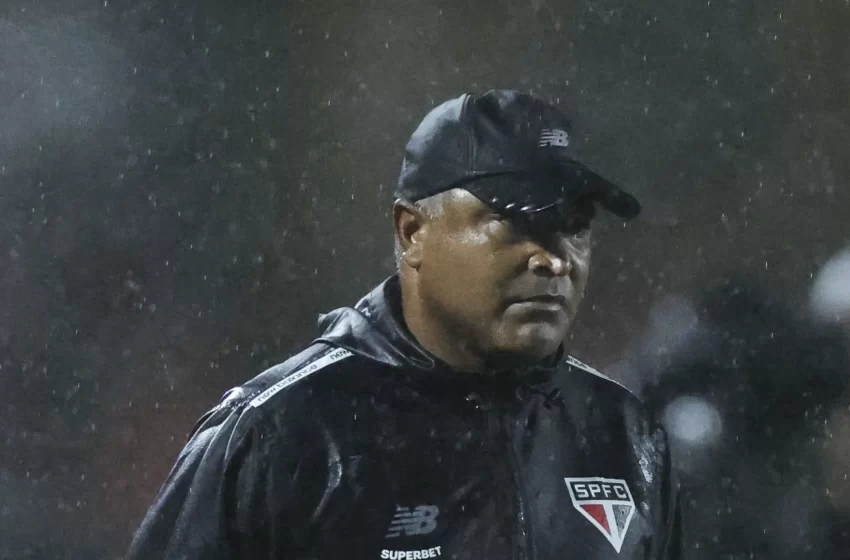  São Paulo: Roger faz lição de casa, vira líder e passa em teste de pressão