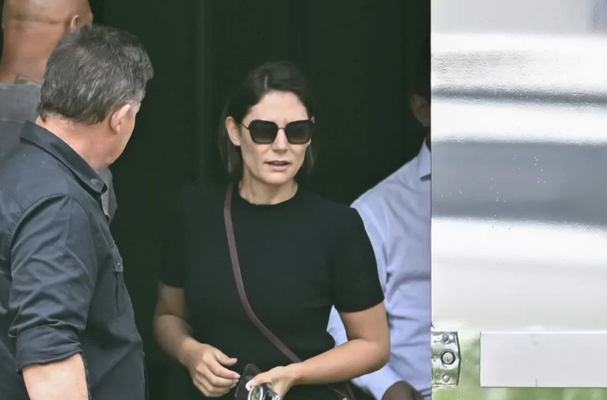  Michelle atualiza quadro de saúde de Bolsonaro e apela “continuem orando”