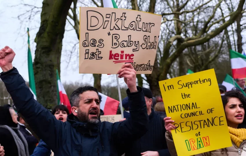  Milhares manifestam-se em Hamburgo pela mudança de regime no Irão