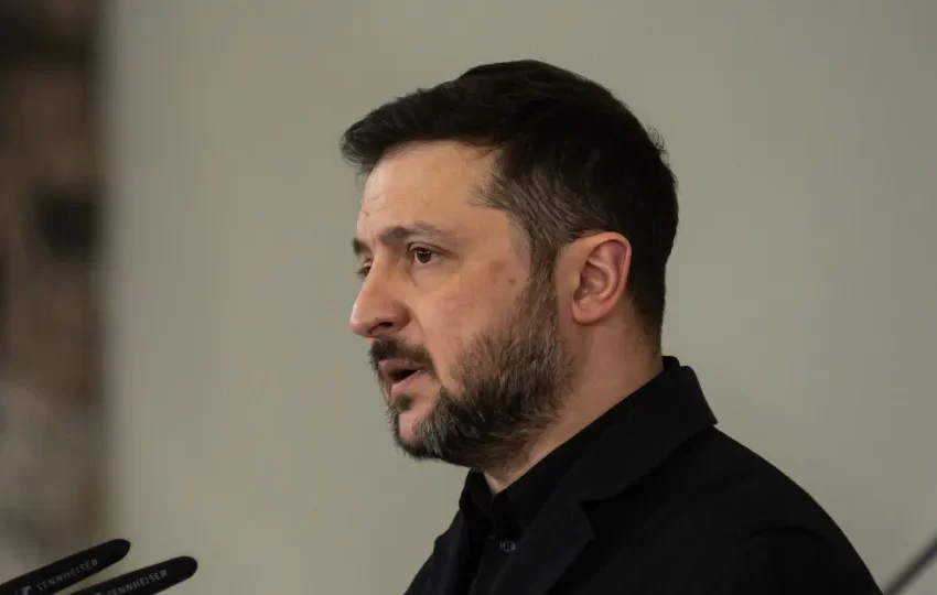  Zelensky pede aos EUA “datas claras” para negociações com Rússia