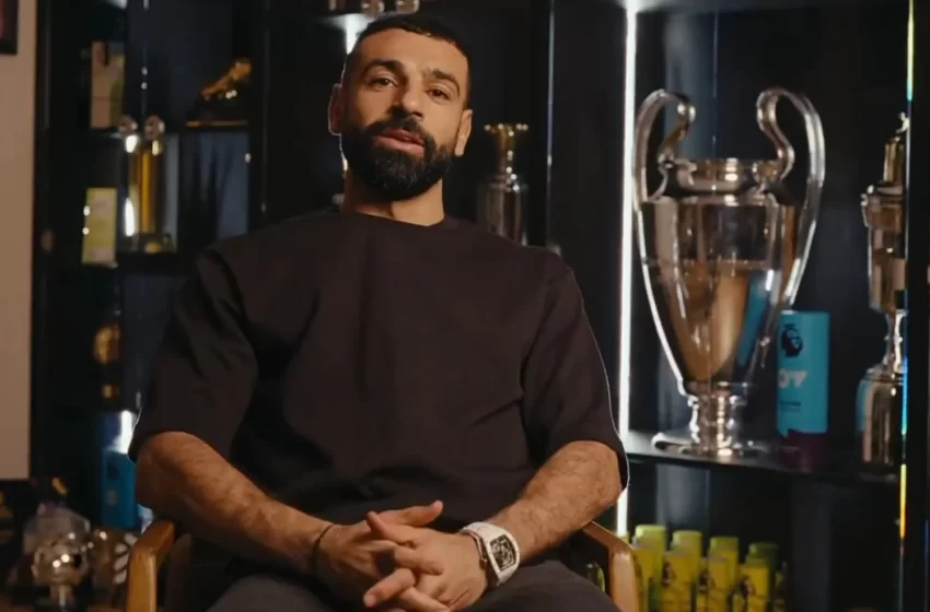  Salah anuncia saída do Liverpool após nove anos e emociona torcida