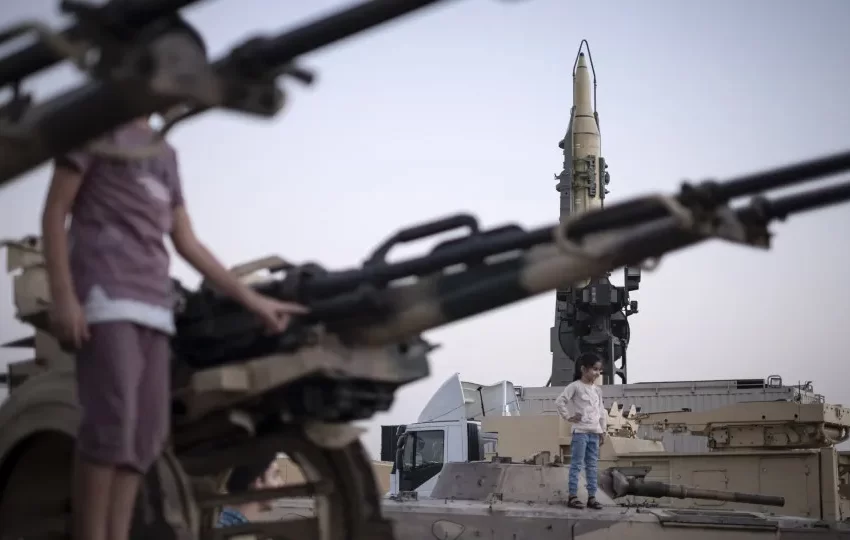  Inimigo envia mensagens de diálogo enquanto planeia ofensiva terrestre