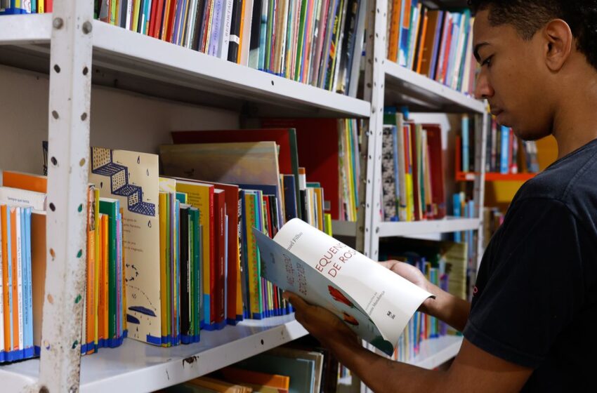  Alerj aprova formação de jovens para promover leitura e escrita no RJ