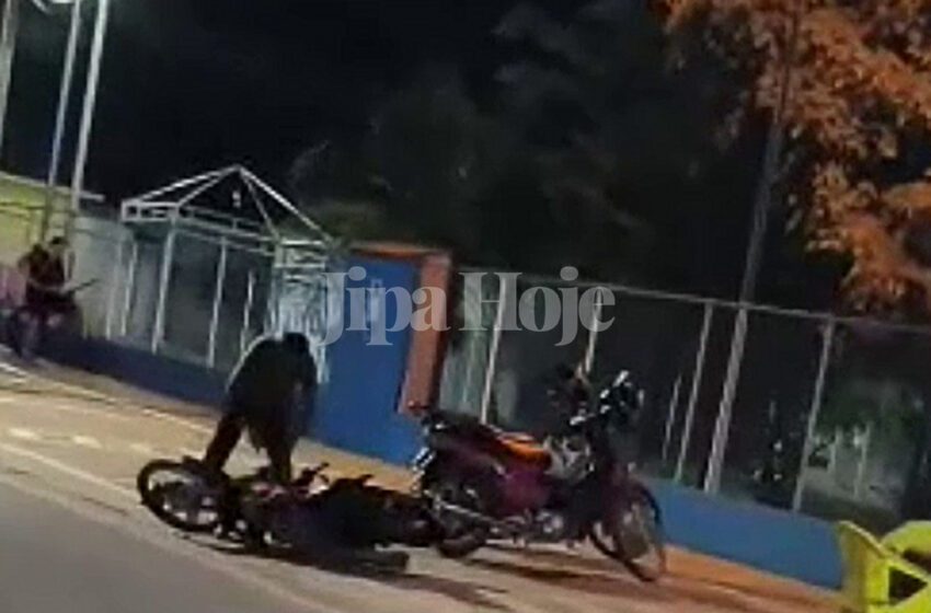  Ataque de Fúria: Homem é Filmado Destruindo Moto de Ex-Namorada em Ji-Paraná