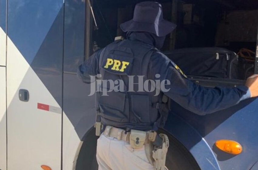  PRF Apreende 2,4 Kg de Cocaína Camuflada em Bolsas Artesanais Dentro de Ônibus na BR-364 em Ji-Paraná