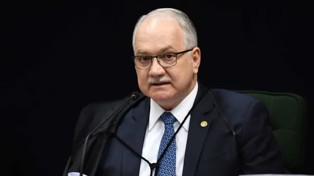  Fachin suspende decisão que proibia venda de bens do DF para cobrir rombo do Master no BRB