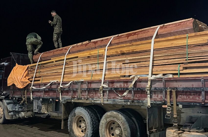  Polícia Militar Flagra Transporte Irregular de Madeira em Machadinho D’Oeste