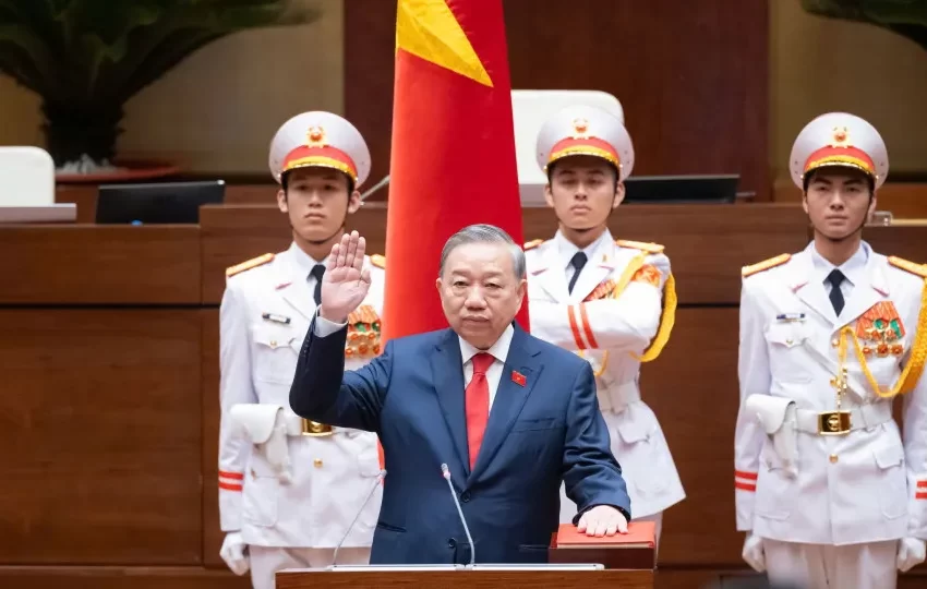  Líder do Partido Comunista eleito Presidente pelo Parlamento no Vietname
