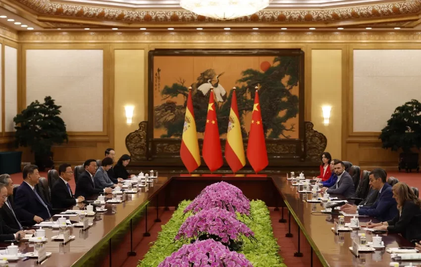  Xi diz a Sánchez que ambos estão “do lado certo da História”