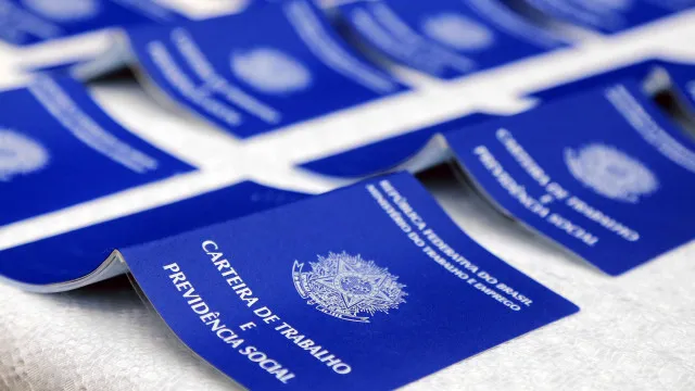  Fim da escala 6×1 é principal bandeira nos atos do 1° de Maio no país