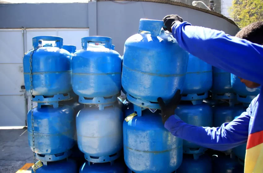  Caixa libera vale-recarga do programa Gás do Povo a 206 mil famílias