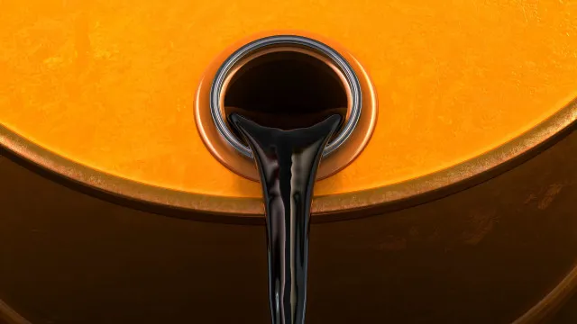  Petróleo fecha em queda com nova proposta de paz do Irã, mas Brent sobe 9% na semana