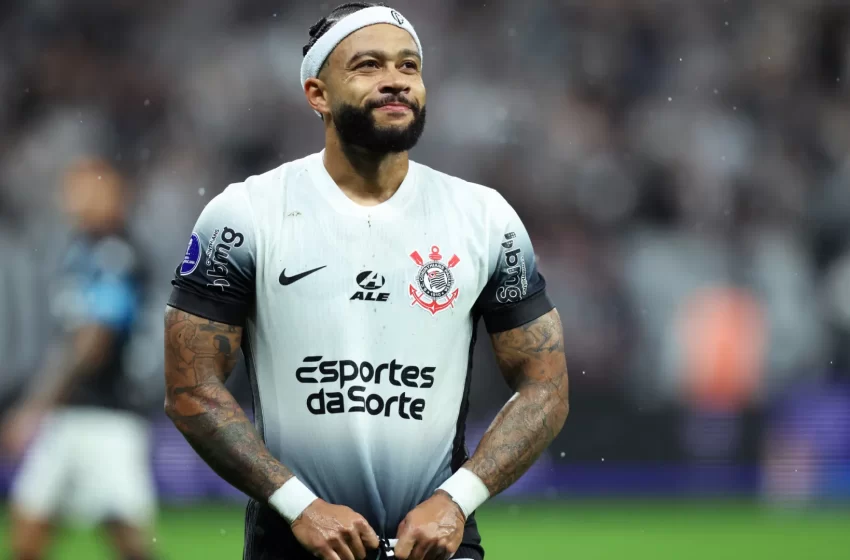  Memphis desabafa e diz que ‘insistiu’ para jogar clássico contra Palmeiras