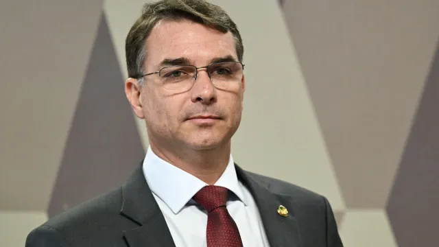  Flávio critica provocações entre bolsonaristas, e Nikolas reclama de quem ‘mina a própria base’