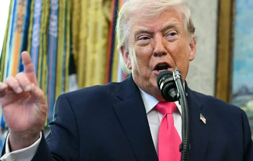  Trump insta Teerão a “parar já” cobrança de portagens no Estreito de Ormuz