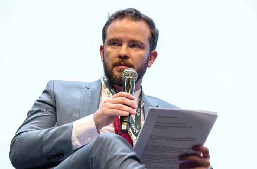  Durigan assume Fazenda sob pressão fiscal e herda desafios de Haddad