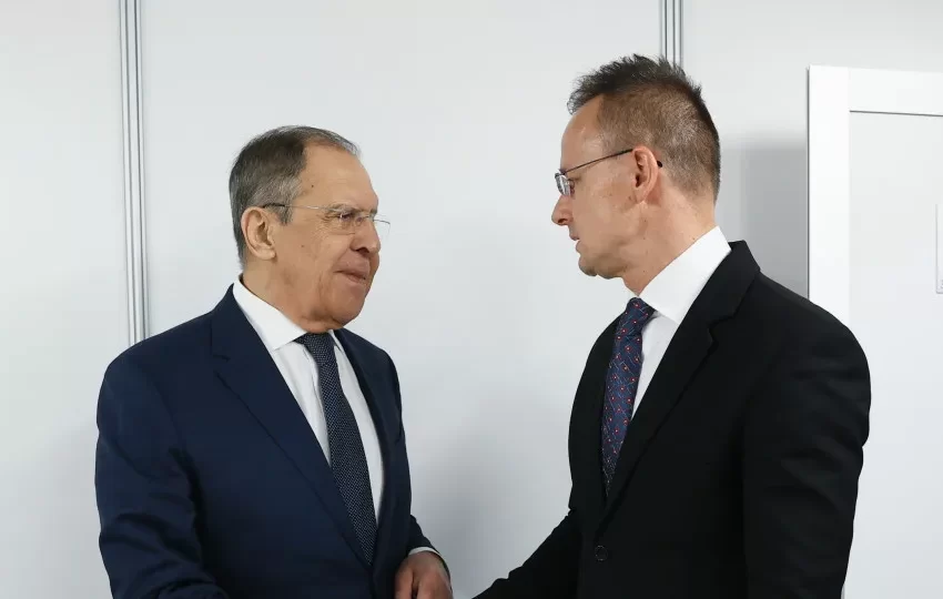  MNE da Hungria passou informações a Sergey Lavrov sobre cimeira da UE