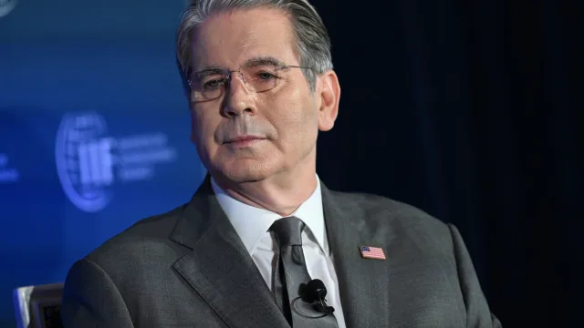  Bessent diz que tarifas de Trump poderão ser restauradas ao nível anterior até julho