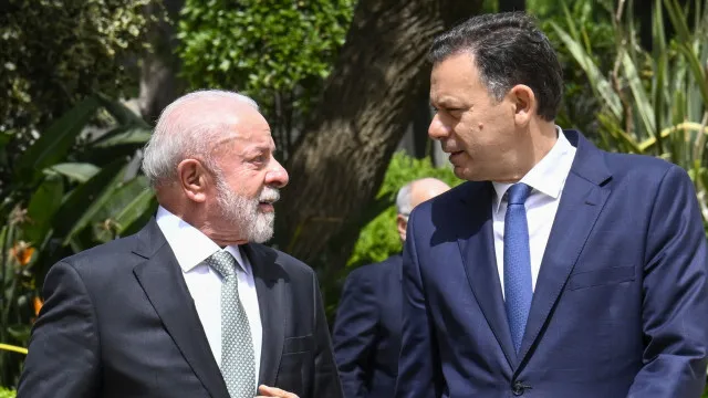  Lula chega a Portugal e trata de imigração com premiê e presidente