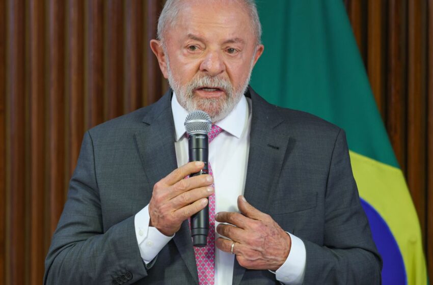  Lula diz que país não precisa de escola cívico-militar na educação