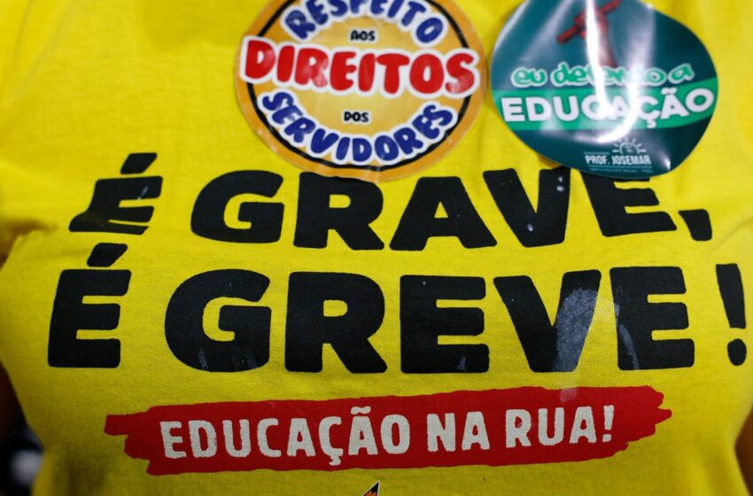  Profissionais da educação pública do Rio fazem paralisação na quinta