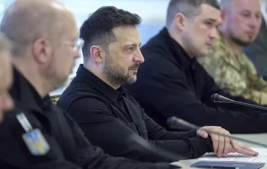  Zelensky acusa Rússia de manter importação de material bélico: “Esquemas”