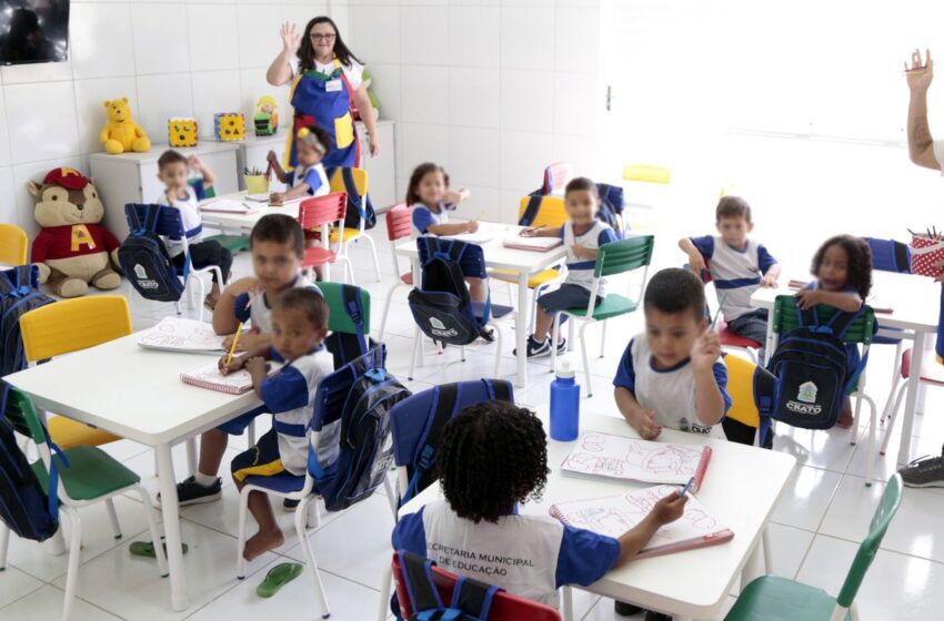  Uma em cada 10 crianças de 4 e 5 anos não vai à escola e em 876 cidades